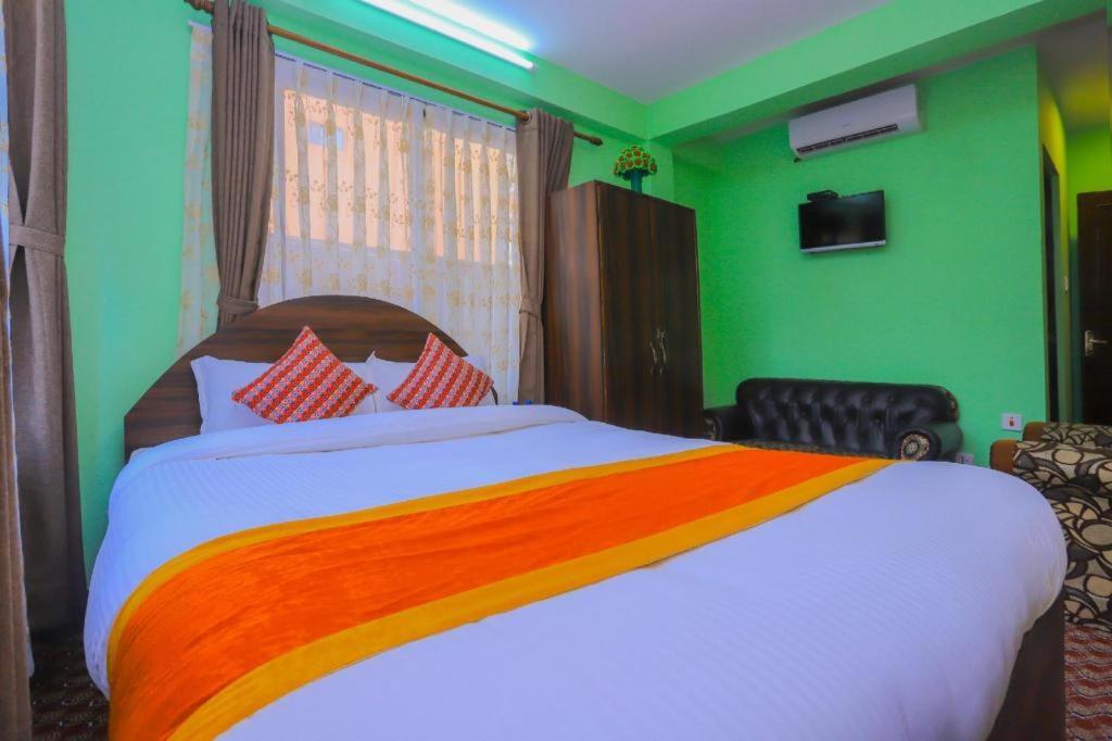 Oyo 492 Hotel Yeti Home Катманду Экстерьер фото
