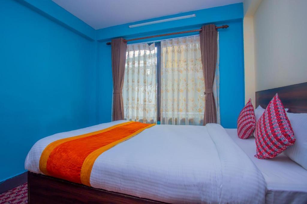 Oyo 492 Hotel Yeti Home Катманду Экстерьер фото