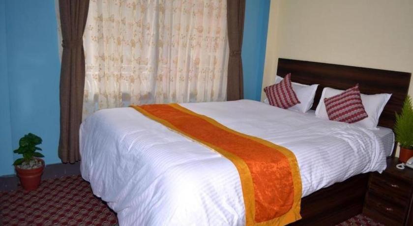Oyo 492 Hotel Yeti Home Катманду Экстерьер фото
